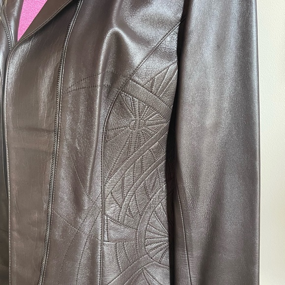 Embroidered leather jacket - Picture 3 of 11